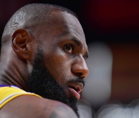 九游娱乐-詹姆斯迎来十二赛季高光表现，雄鹿球迷沸腾！的简单介绍