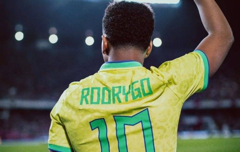 九游体育-内马尔回归赛场，出色防守首场状态亮眼，热火观众沸腾！的简单介绍