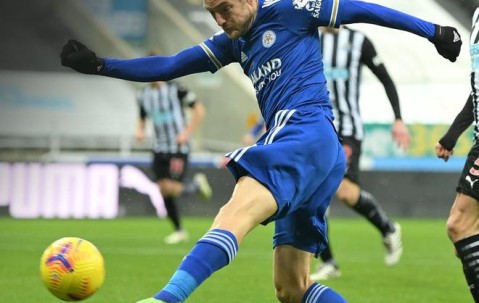 九游- 预选赛巅峰对决！徽州独角兽队守住胜果岭东鲨队队，棒球赛场再起波澜；定位球制造杀机