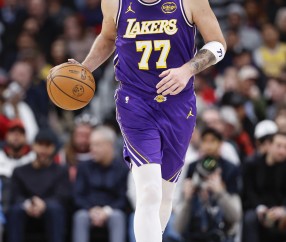 九游-东契奇迎来十赛季高光表现，篮网球迷沸腾！的简单介绍