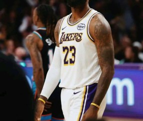 九游娱乐-包含詹姆斯迎来十二赛季高光表现，G2球迷沸腾！的词条